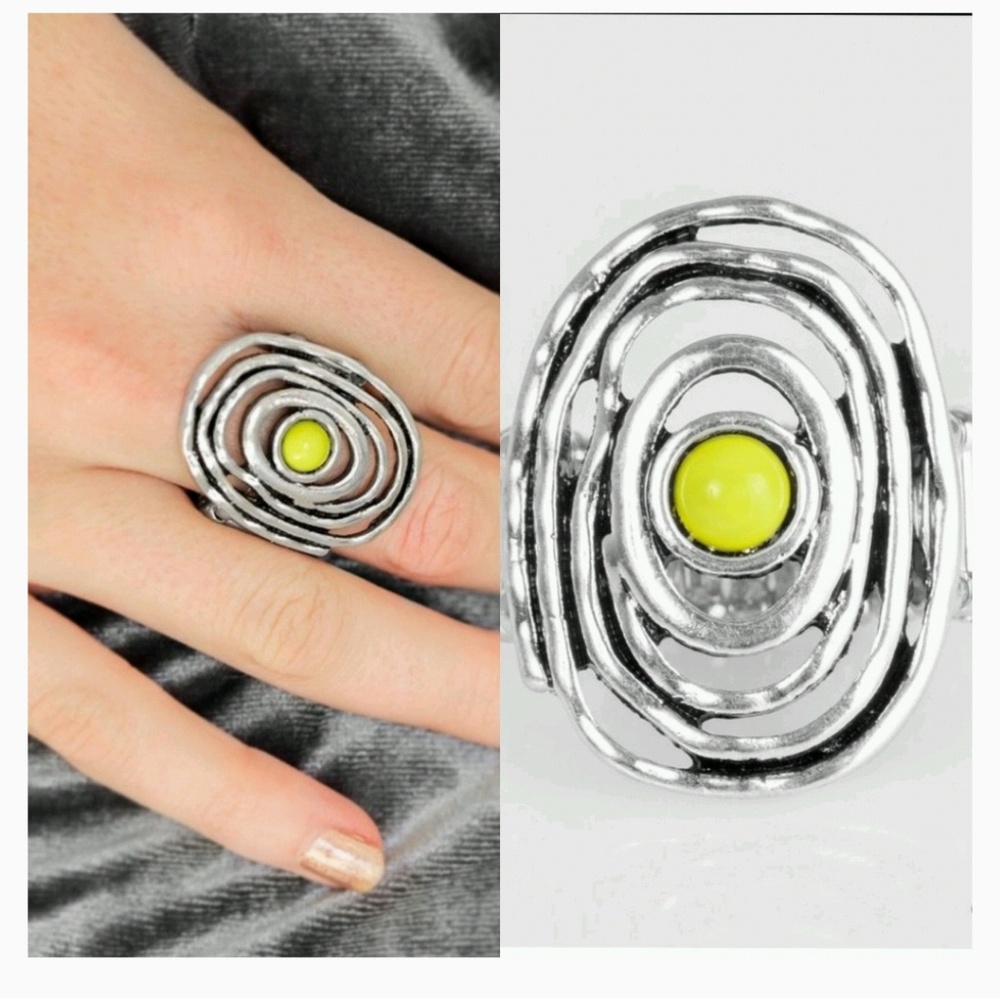 Paparazzi Colorfully Chaotic One Size Green Ring
